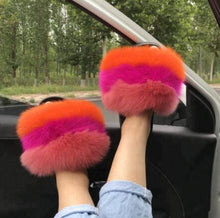 Load image into Gallery viewer, New Arrival Girl Luxury Fluffy Fur Slippers Ladies Indoor Warm Furry Fur Flip Flops Women Amazing Plush Fur Slides Wholesale Hot
