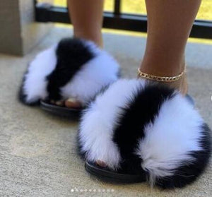 New Arrival Girl Luxury Fluffy Fur Slippers Ladies Indoor Warm Furry Fur Flip Flops Women Amazing Plush Fur Slides Wholesale Hot