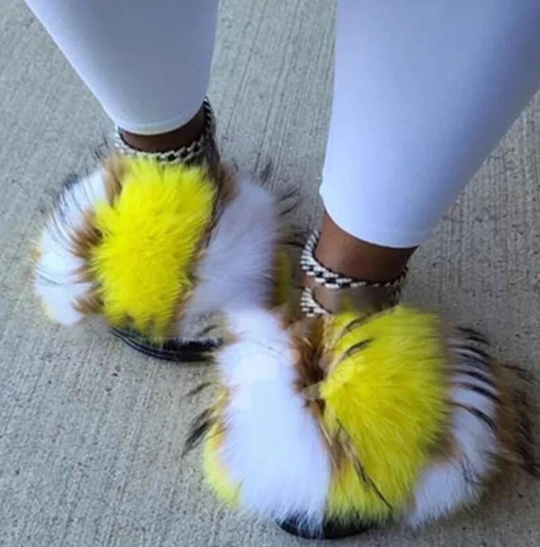 New Arrival Girl Luxury Fluffy Fur Slippers Ladies Indoor Warm Furry Fur Flip Flops Women Amazing Plush Fur Slides Wholesale Hot