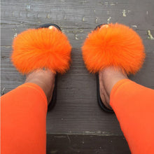 Load image into Gallery viewer, New Arrival Girl Luxury Fluffy Fur Slippers Ladies Indoor Warm Furry Fur Flip Flops Women Amazing Plush Fur Slides Wholesale Hot
