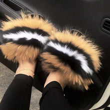 Load image into Gallery viewer, New Arrival Girl Luxury Fluffy Fur Slippers Ladies Indoor Warm Furry Fur Flip Flops Women Amazing Plush Fur Slides Wholesale Hot
