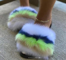 Load image into Gallery viewer, New Arrival Girl Luxury Fluffy Fur Slippers Ladies Indoor Warm Furry Fur Flip Flops Women Amazing Plush Fur Slides Wholesale Hot
