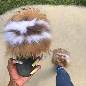 New Arrival Girl Luxury Fluffy Fur Slippers Ladies Indoor Warm Furry Fur Flip Flops Women Amazing Plush Fur Slides Wholesale Hot