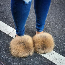 Load image into Gallery viewer, New Arrival Girl Luxury Fluffy Fur Slippers Ladies Indoor Warm Furry Fur Flip Flops Women Amazing Plush Fur Slides Wholesale Hot
