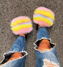 Load image into Gallery viewer, New Arrival Girl Luxury Fluffy Fur Slippers Ladies Indoor Warm Furry Fur Flip Flops Women Amazing Plush Fur Slides Wholesale Hot
