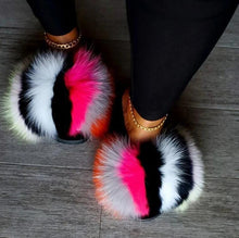 Load image into Gallery viewer, New Arrival Girl Luxury Fluffy Fur Slippers Ladies Indoor Warm Furry Fur Flip Flops Women Amazing Plush Fur Slides Wholesale Hot
