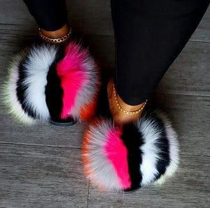 New Arrival Girl Luxury Fluffy Fur Slippers Ladies Indoor Warm Furry Fur Flip Flops Women Amazing Plush Fur Slides Wholesale Hot