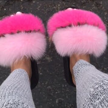 Load image into Gallery viewer, New Arrival Girl Luxury Fluffy Fur Slippers Ladies Indoor Warm Furry Fur Flip Flops Women Amazing Plush Fur Slides Wholesale Hot
