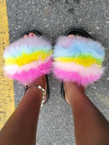 New Arrival Girl Luxury Fluffy Fur Slippers Ladies Indoor Warm Furry Fur Flip Flops Women Amazing Plush Fur Slides Wholesale Hot