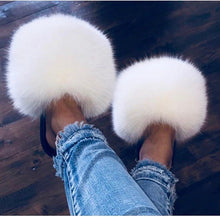 Load image into Gallery viewer, New Arrival Girl Luxury Fluffy Fur Slippers Ladies Indoor Warm Furry Fur Flip Flops Women Amazing Plush Fur Slides Wholesale Hot
