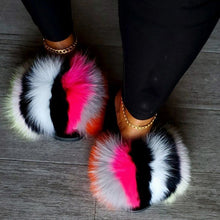 Load image into Gallery viewer, New Arrival Girl Luxury Fluffy Fur Slippers Ladies Indoor Warm Furry Fur Flip Flops Women Amazing Plush Fur Slides Wholesale Hot
