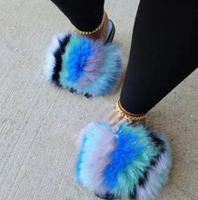 Load image into Gallery viewer, New Arrival Girl Luxury Fluffy Fur Slippers Ladies Indoor Warm Furry Fur Flip Flops Women Amazing Plush Fur Slides Wholesale Hot
